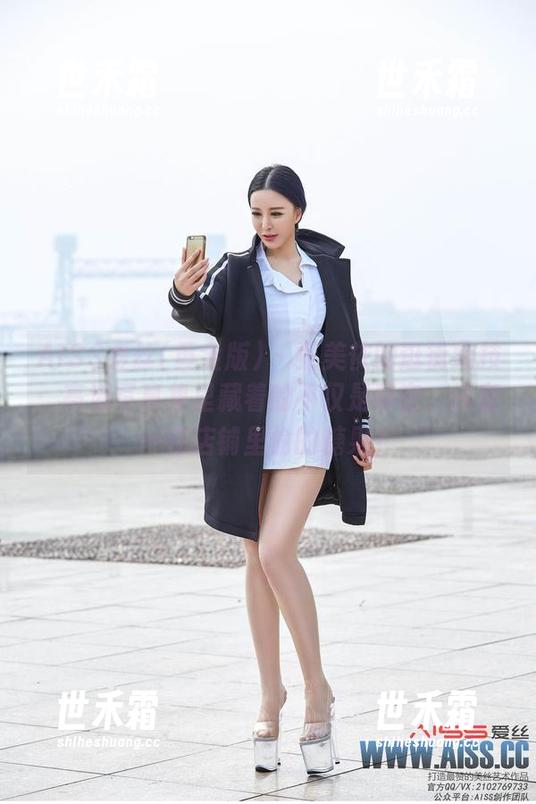 AISS爱丝(黄金版) - 亚美依的逛街绝技：高清写真集里藏着的不仅是秘密，还有…在店铺里偷的糖果？