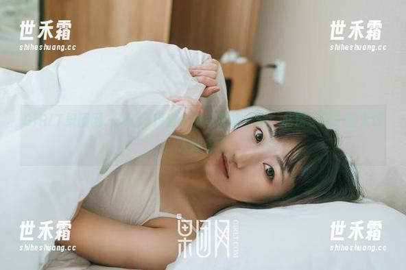 GIRLT果团网-Miss琪 GIRLT果团网 - Miss琪穿上小蛮腰护士服,私房里这一刻太让人想多了