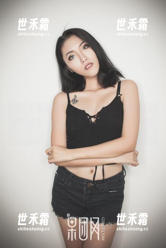 GIRLT果团网 - 王语纯的灰丝：原图中的微妙线条，真的是勾引着想象的边界—噢，卡了。