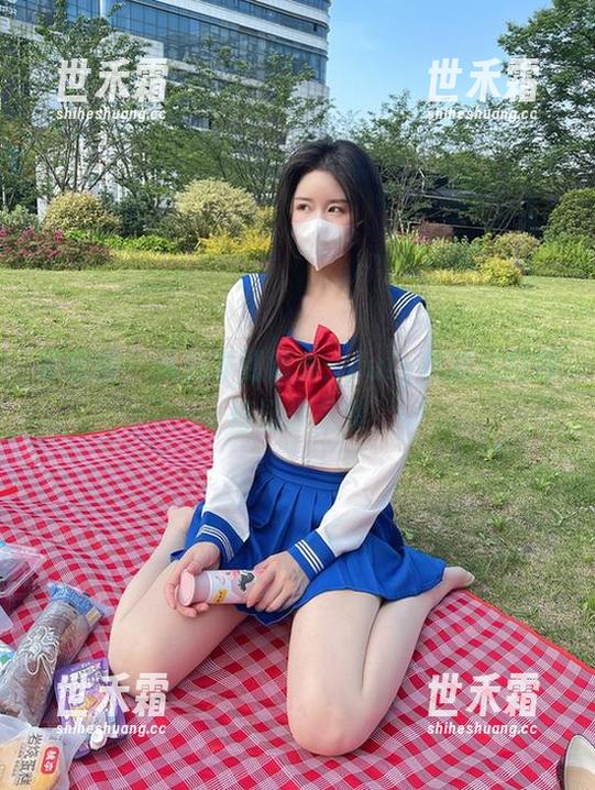 微密圈 - 从书本到镜头：July芝岚的校服精选作品集