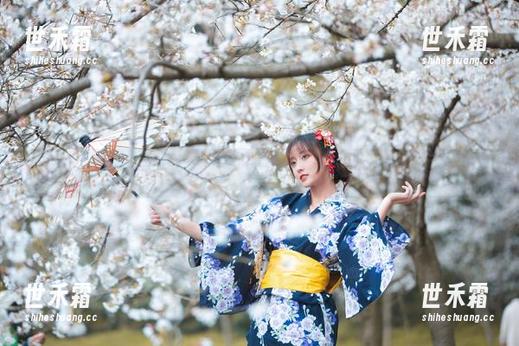 看Luisa_零纱带来的新鲜写真黑枪呆，更新后就像加了调料！