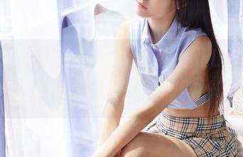 MiiTao蜜桃社 – 最新！赵灵儿Linger泳池写真，水波荡漾间的微妙欲望