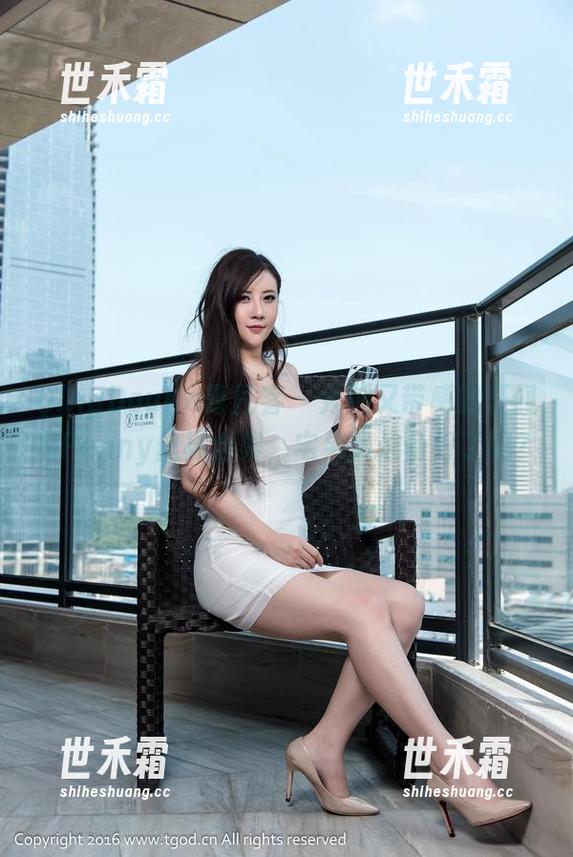 QingDouKe青豆客-汪佩妮Penny QingDouKe青豆客 - 秀腿又带感的汪佩妮Penny丝袜合集,宅男们准备好了吗?
