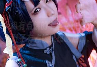 看着Quan冉有点饿的中华女仆，原图真不错，肚子有点饿又想吃点啥。