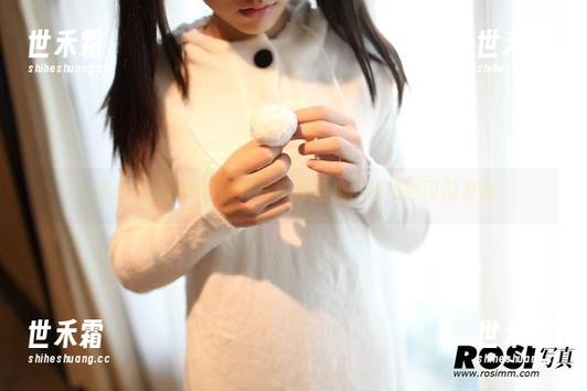 走出门，ROSI户外写真没圣光，但仍然闪闪发光