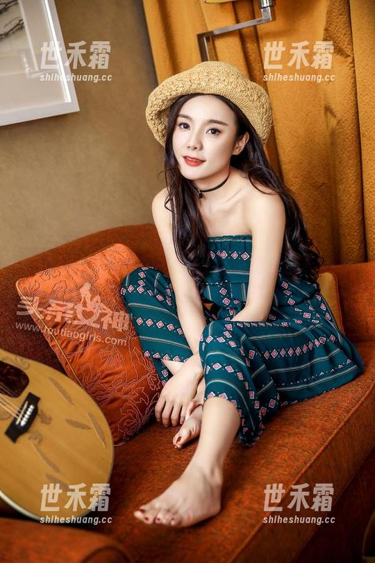 TouTiao头条女神 - 幻雪儿的女友？或者说是壁纸上的诱惑？