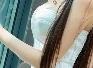 UGirls尤果网 – 谁说灰丝只能搭配黑色？尤菲儿的美图包让你重新思考