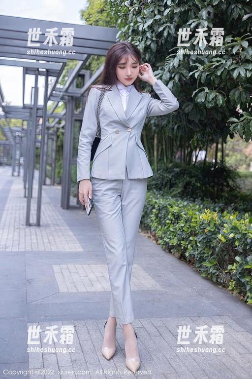 Xiuren秀人网-乔伊joy Xiuren秀人网 - 乔伊joy的制服私房图包:就算是上班族,能不能也给点创意?