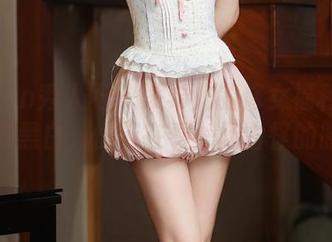 Xiuren秀人网 – 凌希儿的修女福利写真，一身黑白，恍若在看一场古怪的时装秀