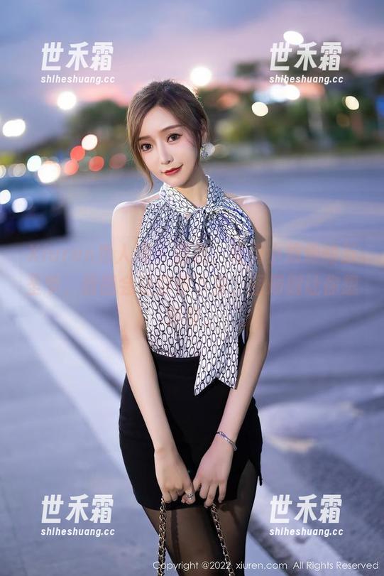 Xiuren秀人网-小绵绵 Xiuren秀人网 - 别急,先看小绵绵的万圣节,原图会让你停下来,图册则让你想转身。