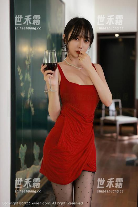 Xiuren秀人网 - 戴允祺zoe的校服私房，谁说女生只能扮可爱？