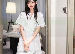 Xiuren秀人网 – 私房茫茫,草莓zz体操服的轻松与逗趣,图中的期待。