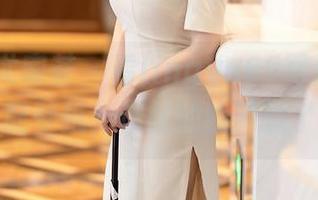 YouMi尤蜜荟 – 看lingyu69写生，白色写真配壁纸，让我的眼睛偷了个懒
