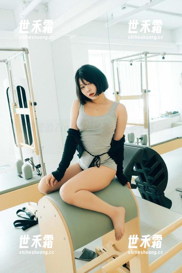 作品集里的Zia(지아)学妹：一半干练，一半慵懒。