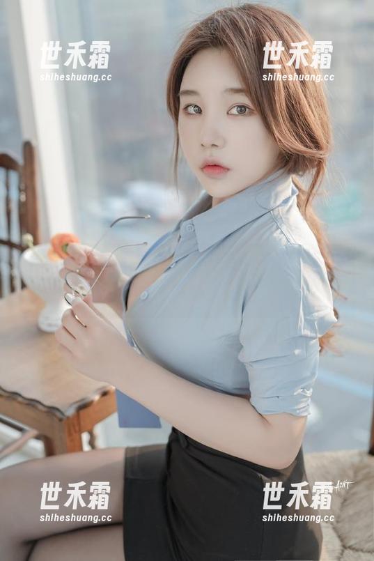 Zzyuri的写真集：想占有的光影才藏在此，照片讲述了一切。
