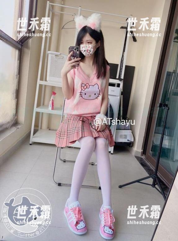 at鲨鱼私房图包：这女高中生，一定在量角度时偷瞄镜头吧