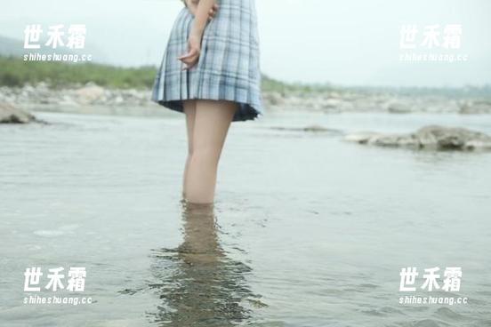 高清大作，eloise软软的美脚绝对能让桌面焕然一新！