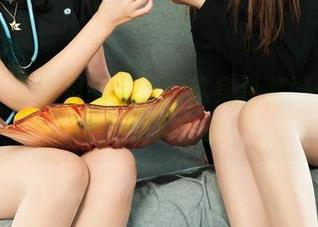 丽柜 – 套图里的桃子：这身夏装好像从果树上掉下来的！