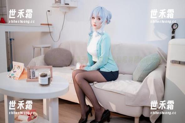 告别“平平无奇”，凉凉子的全套职业装写真帮助你转型！