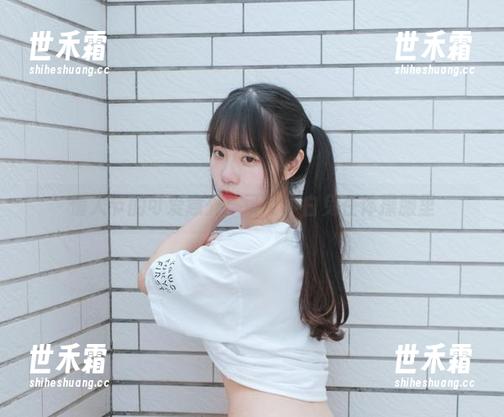 情人节的可爱意外：可可小白兔在体操服里