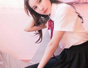 嗲囡囡 – 引人注意不说，田冰冰的灰丝可是不带任何圣光的，图片透露着一股拒绝虚假的态度。
