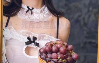 头条女神 – 死库水里的小热巴，原图带你玩水花