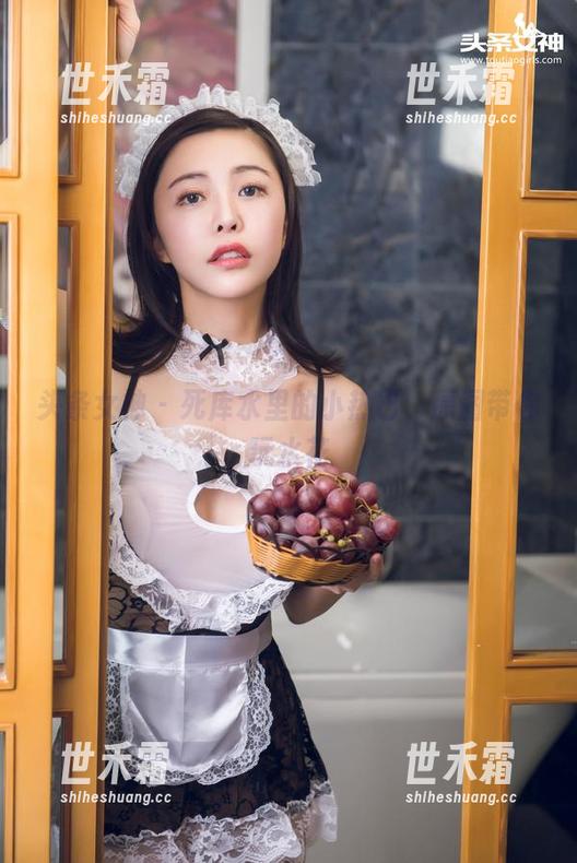头条女神-小热巴 头条女神 - 死库水里的小热巴,原图带你玩水花