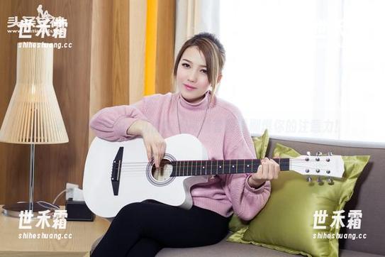 头条女神-火儿 头条女神 - 听说火儿的旗袍高清套图能刷爆你的注意力!