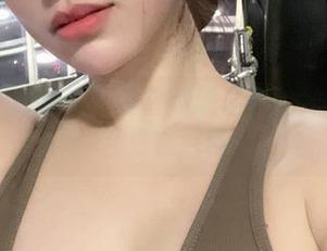 微密圈 – 融化~奶宝妹纸温柔的妹妹写真合集在召唤