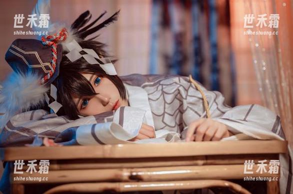 妖君白研的写真集神器：看玉藻前自信满满的样子，原图像极了！