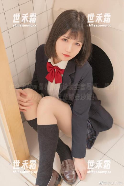 小仓千代w普利茅斯泳装全套写真，吸引眼球的，不只是那条沙滩！