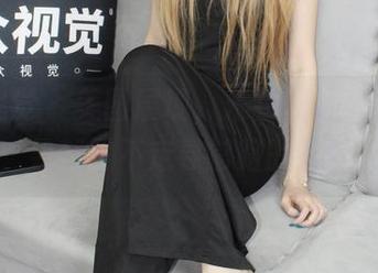 小众视觉 – 美图展现，米拉的《肉丝》唉，果然是不走寻常路的选择。