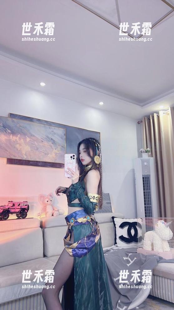 小小奶瓶儿的体操服，原图分享，虽然我也不知道这是什么风格，但果然很耐看！