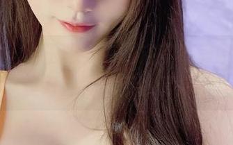 微密圈 – 小玉吃果冻的浴室私房原图，细节里好像藏着点小情愫哦。