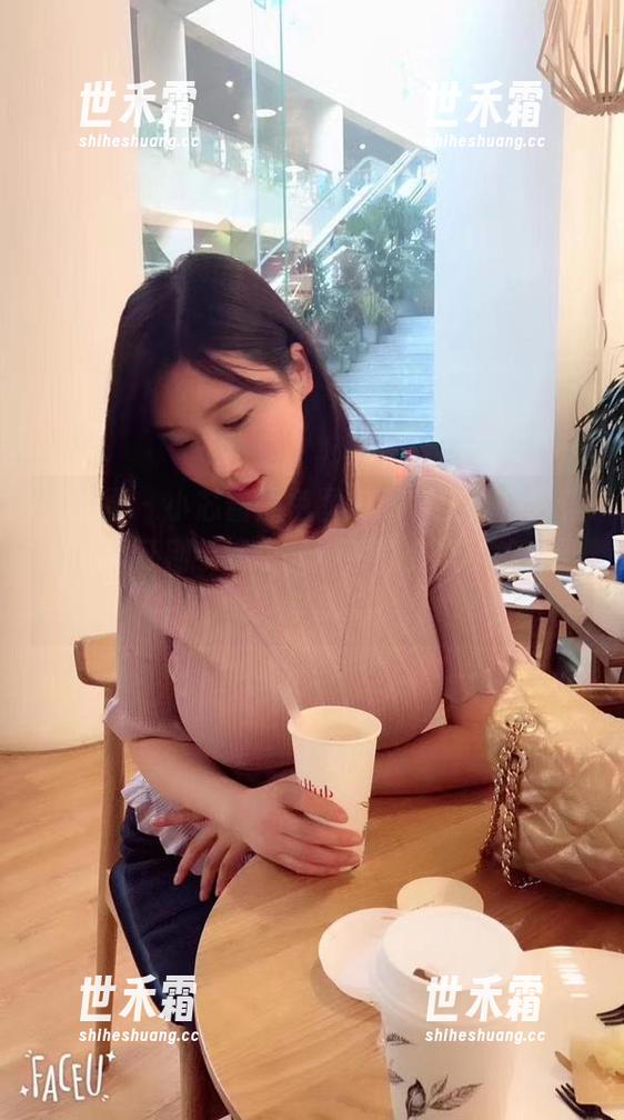 微密圈 - 小芯酱黑色图包即将上线，下载的时候可别手滑哦，不然就变成了季节限定！