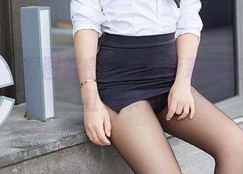 尤蜜荟 – 原图解密：合法萝莉浴室里的浴缸故事们