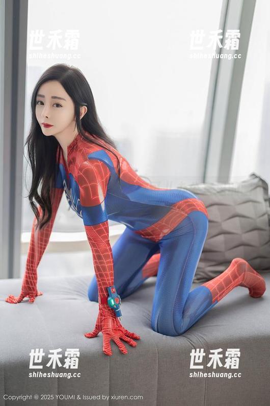 尤蜜荟 - 最新原图，朱可儿办公室里的画面，无意中展示了她的不一样。