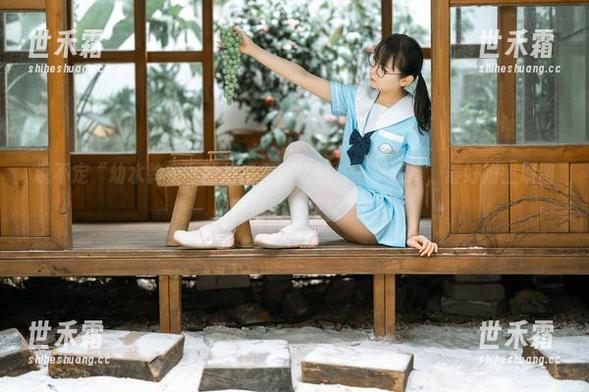 说不定“幼水铃衣”能把童年回忆拍成一季剧集，最好附上原图跟壁纸的“花絮”！