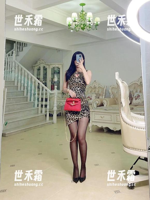 张老师 微密圈 - 瑜伽是张老师的一片天地,想我要逃过这诱惑吗?