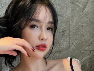 微密圈 – 张鑫baby的五彩灯光下合集,仿佛有意无意的炫耀…