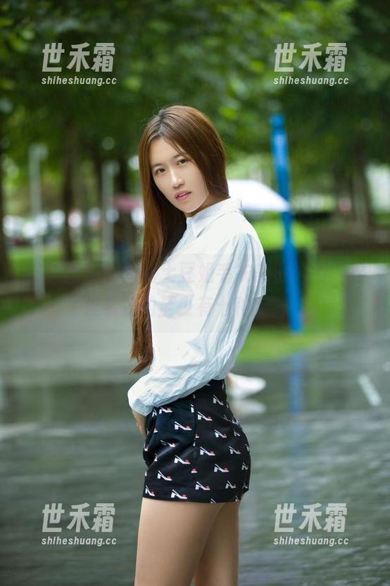 推女郎 - 最新的土豆姐毛衣美图，用“捏捏看”的至少有十种穿法！
