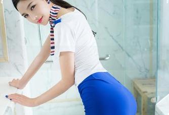 推女郎 – 看娜露在礼服里摆Pose，带点希望和一丝尴尬。