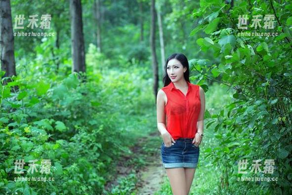 推女郎 - 星辰的这组皮衣，在线的美图让人产生一种“这也太酷了吧”的感觉，简直了...