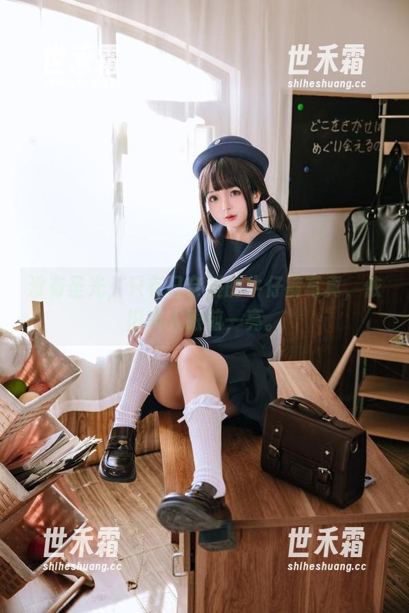 没有圣光，只有日奈娇的牛仔裤写真，依旧叫人眼前一亮。