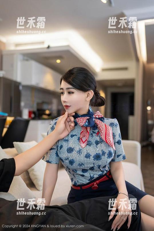 星颜社 - 细看晨晨Cherry的连体衣写真，感觉像在和衣服讲悄悄话。