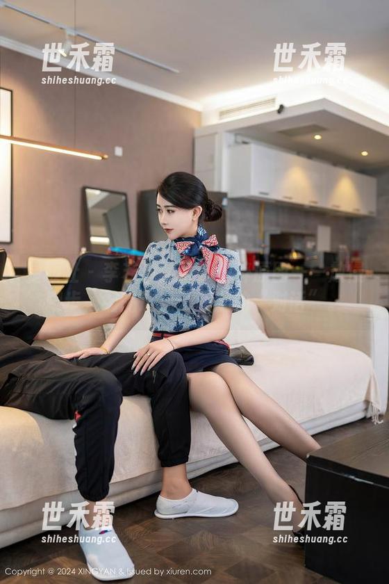 星颜社-李若汐 星颜社 - 李若汐的棉袜陶醉原图——放慢脚步,细品这袜子和腿的“对话”。