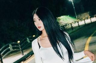 好吧，普美Bomi(보미)的镂空图包更新，又一次让我感叹美的力量！