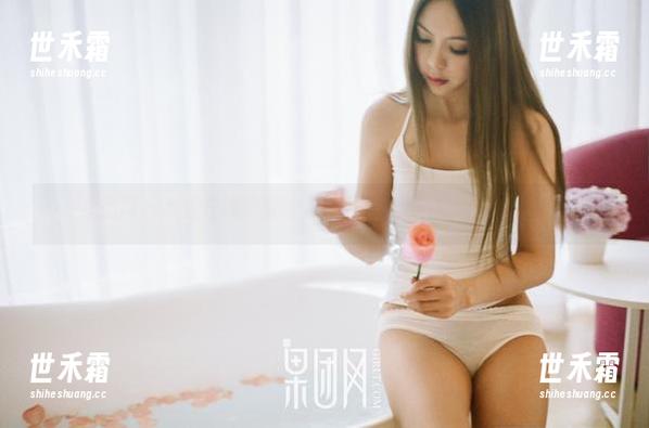 果团网 - 我看在线美图时，突然对陈雅漫的秘书情有独钟
