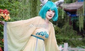桃墨公子给我们带来的蕾姆写真全集,宅家也能如此惹火!