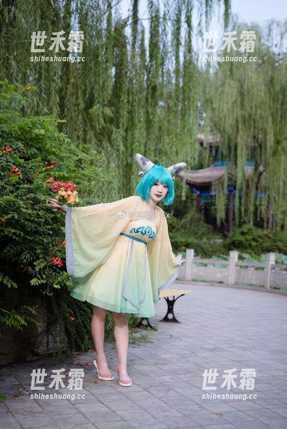 桃墨公子给我们带来的蕾姆写真全集，宅家也能如此惹火！